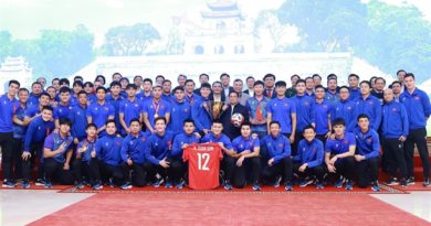 ASEANEWS HEADLINE-FOOTBALL | HÀ NỘI:  Prime Minister celebrates historic victory with Vietnamese team